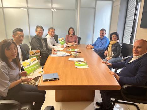 Agrumi-Gel con il team di R&S del Gruppo Suntory in visita presso i limoneti della Sicilia orientale